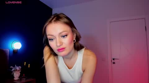 Evelyn online show from October 12, 1:37 am