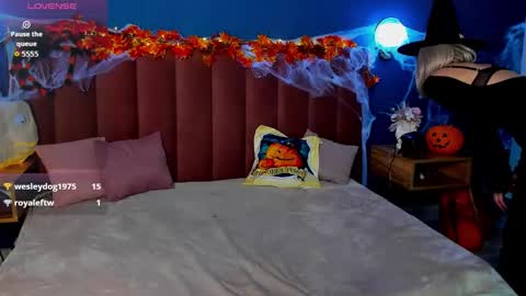 Evelyn online show from October 23, 1:49 am