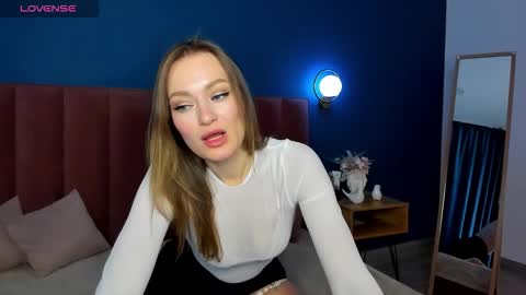 Evelyn online show from November 17, 1:33 am