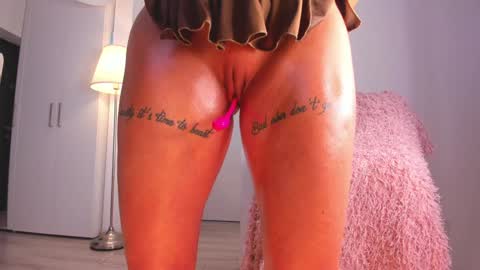 Snapshot of eves_bodyxxx chatting on February 7, 7:07 am Sensation Body online show from February 7, 7:07 am