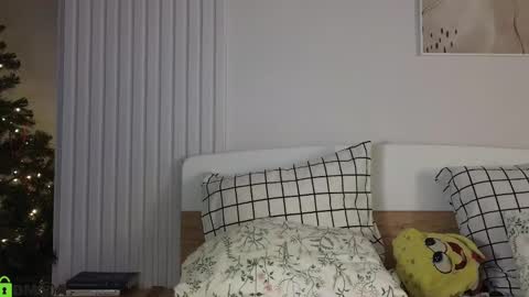 Snapshot of evi_woow chatting on December 11, 7:57 pm evi_woow online show from December 11, 7:57 pm