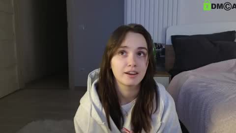 Snapshot of evi_woow chatting on February 12, 9:43 pm evi_woow online show from February 12, 9:43 pm