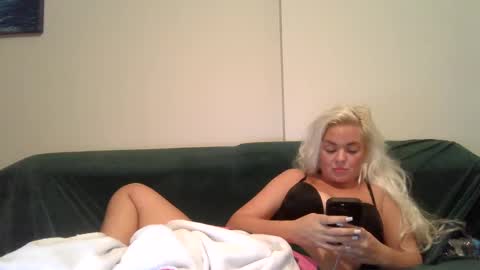 Badblondebunny online show from December 19, 4:13 am