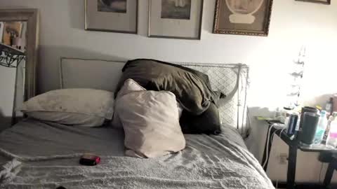 Snapshot of evparrish chatting on December 17, 1:50 am EV Parrish online show from December 17, 1:50 am