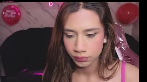 Snapshot of evy_lux_v chatting on November 13, 4:44 am Hi Stream 1000pm to 600am online show from November 13, 4:44 am