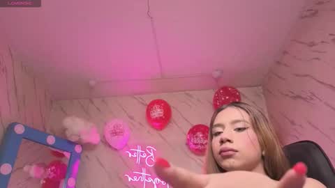 Snapshot of evy_lux_v chatting on November 14, 3:49 am Hi Stream 1000pm to 600am online show from November 14, 3:49 am