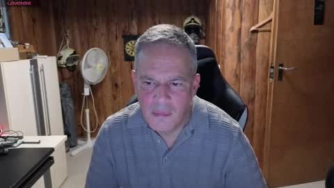 Snapshot of exibe1219 chatting on December 23, 11:25 am exibe1219 online show from December 23, 11:25 am