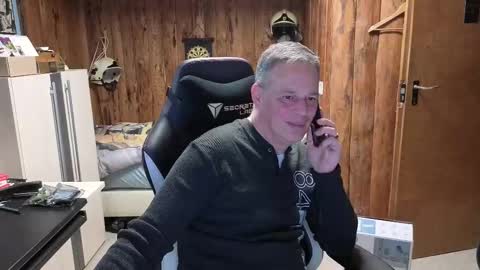 Snapshot of exibe1219 chatting on January 13, 3:36 pm exibe1219 online show from January 13, 3:36 pm