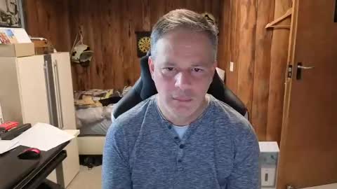 Snapshot of exibe1219 chatting on February 15, 10:00 am exibe1219 online show from February 15, 10:00 am