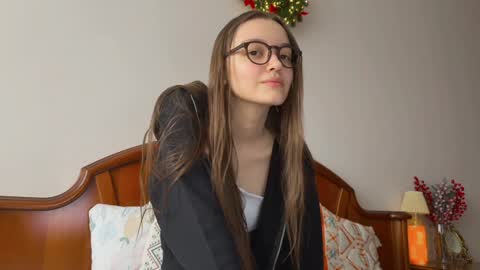 Snapshot of existencee chatting on December 11, 11:08 am Anna online show from December 11, 11:08 am