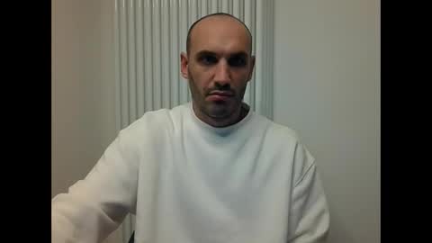 Snapshot of extr0 chatting on November 1, 11:07 pm Extro online show from November 1, 11:07 pm