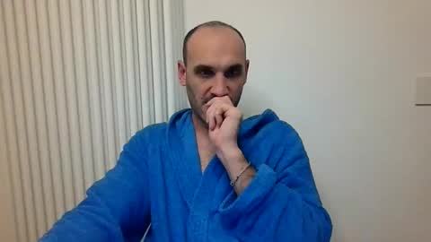 Snapshot of extr0 chatting on November 28, 10:45 pm Extro online show from November 28, 10:45 pm