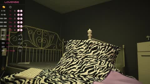 Snapshot of extra_topping chatting on January 10, 8:04 pm extra_topping online show from January 10, 8:04 pm