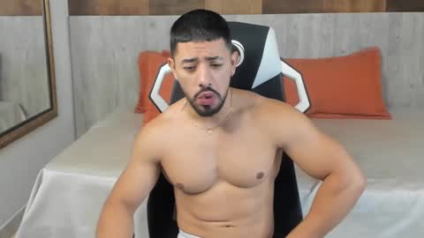 Ezzio Scolaro online show from September 18, 3:47 pm