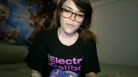 Snapshot of faerienugs chatting on December 15, 4:51 am Faerie 3 online show from December 15, 4:51 am