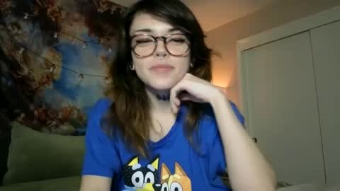 Snapshot of faerienugs chatting on February 5, 1:37 am Faerie 3 online show from February 5, 1:37 am