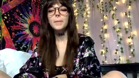 Snapshot of faerienugs chatting on October 7, 9:45 pm Faerie 3 online show from October 7, 9:45 pm