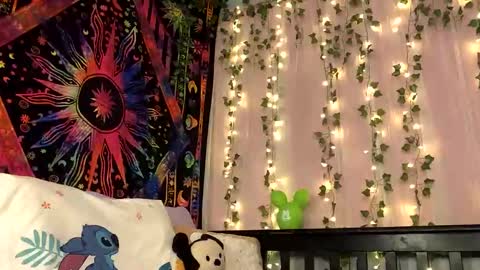 Snapshot of faerienugs chatting on October 29, 11:39 pm Faerie 3 online show from October 29, 11:39 pm