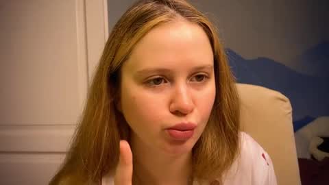 Snapshot of fairyilona chatting on October 28, 7:45 am Ilona online show from October 28, 7:45 am