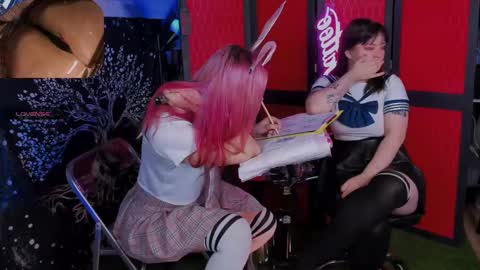 Snapshot of faketattoo chatting on December 19, 3:30 pm Angelina and Alice online show from December 19, 3:30 pm