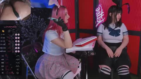 Snapshot of faketattoo chatting on December 20, 5:29 pm Angelina and Alice online show from December 20, 5:29 pm