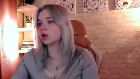 Snapshot of fancybella chatting on October 5, 7:28 am Bella online show from October 5, 7:28 am