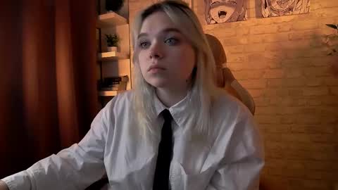 Snapshot of fancybella chatting on November 26, 2:18 pm Bella online show from November 26, 2:18 pm