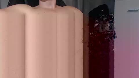 Snapshot of farsunk23 chatting on December 6, 5:20 am farsunk23 online show from December 6, 5:20 am