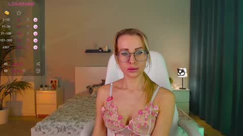 Fay online show from February 9, 12:30 pm