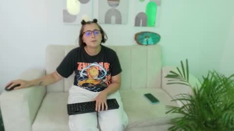 Feelena online show from October 7, 9:56 pm