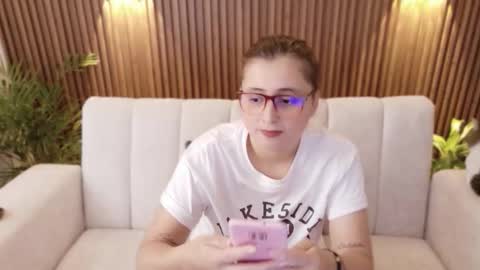 Feelena online show from November 11, 6:30 pm