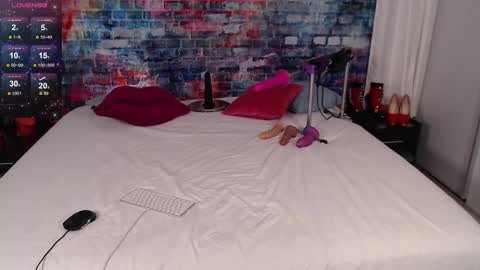 Felicia Hardon online show from September 11, 11:27 pm