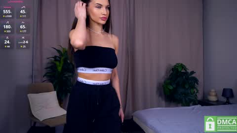 Snapshot of felissiany chatting on February 2, 4:05 am Hello im Nova online show from February 2, 4:05 am