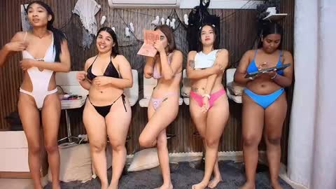 Snapshot of fetishcouples chatting on October 28, 11:25 am alice and samm online show from October 28, 11:25 am