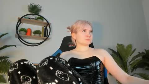 Rey online show from March 8, 11:27 am