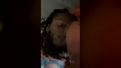 Snapshot of fettifinesor chatting on December 17, 4:51 am fettifinesor online show from December 17, 4:51 am