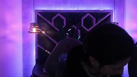   online show from January 12, 3:14 pm