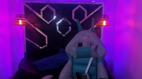   online show from January 25, 12:05 pm