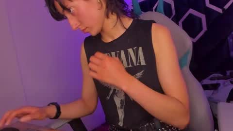   online show from February 8, 6:12 pm