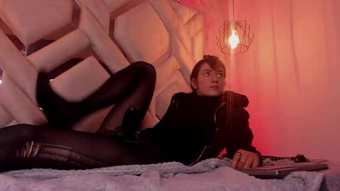   online show from February 12, 3:05 pm