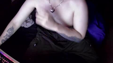 Snapshot of findiryts_2 chatting on October 13, 4:34 am Alice and Max online show from October 13, 4:34 am