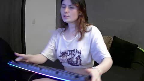 Snapshot of findiryts_2 chatting on October 23, 2:44 am Alice and Max online show from October 23, 2:44 am