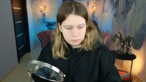 fiora online show from December 26, 9:01 am