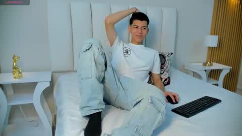 Nicolas online show from November 6, 1:56 pm