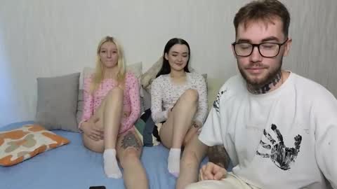 Snapshot of first_day_ chatting on September 18, 3:30 am ALICESTEVEVECTOR pvt open online show from September 18, 3:30 am