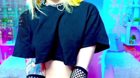 Snapshot of flaircorell chatting on December 16, 4:13 am Sophie online show from December 16, 4:13 am