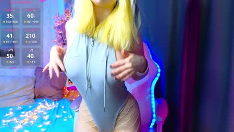 Snapshot of flaircorell chatting on February 8, 4:03 am Sophie online show from February 8, 4:03 am