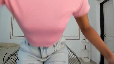 Snapshot of flavia_cruz chatting on September 18, 7:38 pm Flavia online show from September 18, 7:38 pm