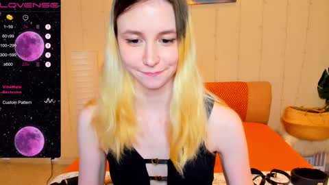 Snapshot of fleximona chatting on February 14, 11:42 am FlexiMona online show from February 14, 11:42 am