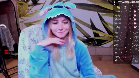 Snapshot of fleximona chatting on October 19, 8:37 am FlexiMona online show from October 19, 8:37 am